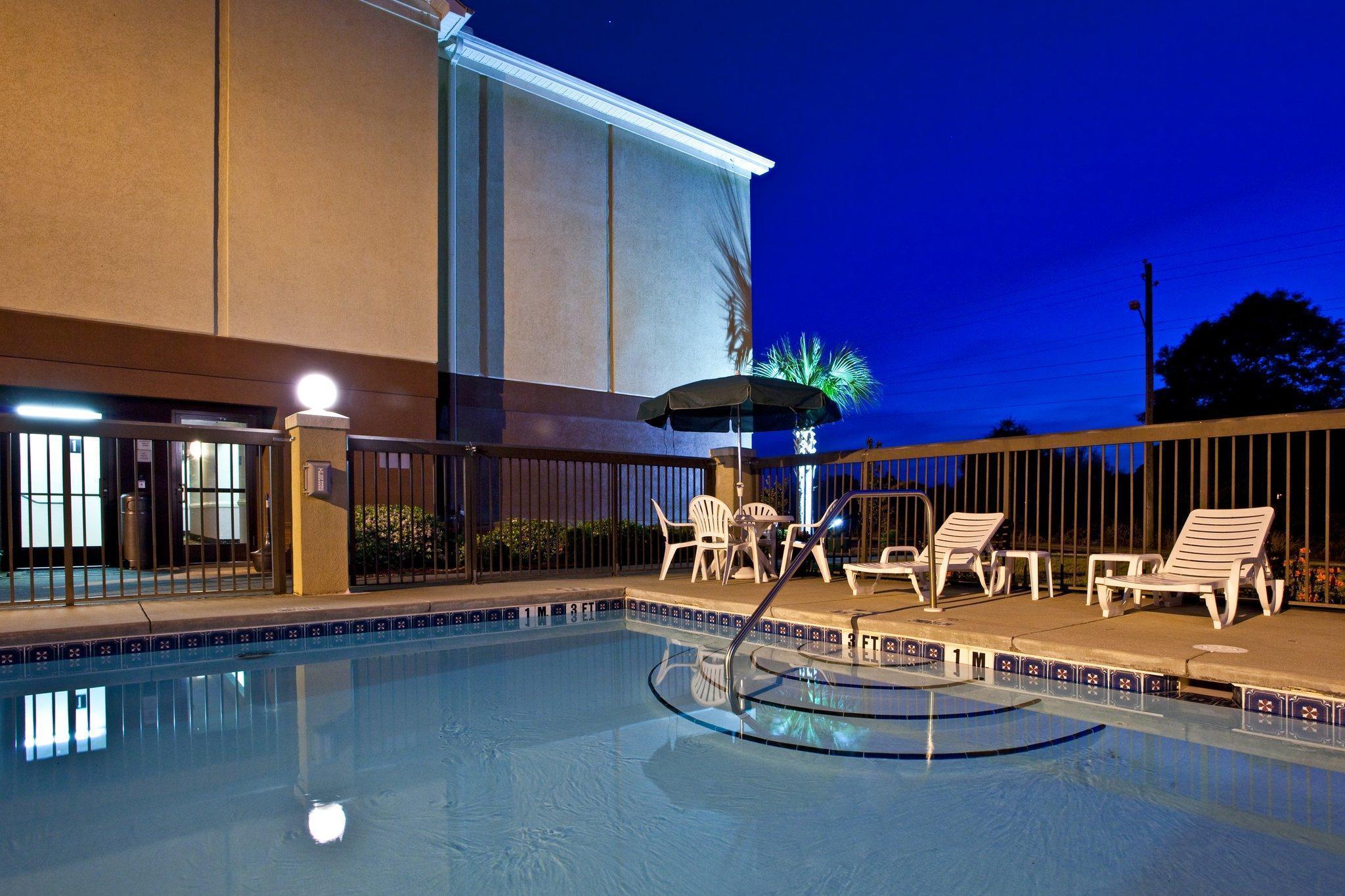 Holiday Inn Express & Suites Milton East I-10, An Ihg Hotel Εξωτερικό φωτογραφία